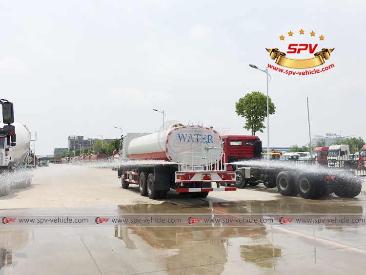 Water Spraying Truck Sinotruk - Side Spraying